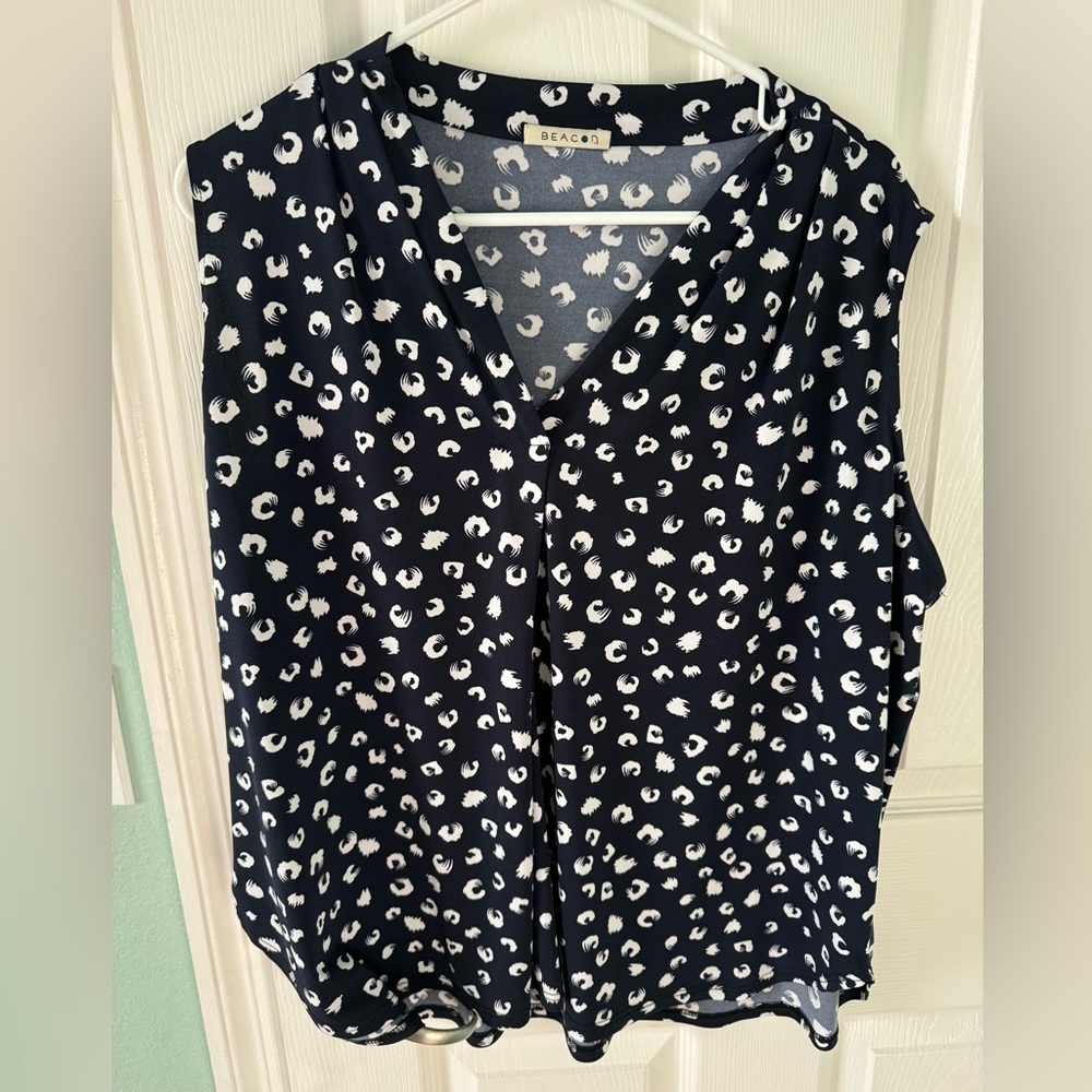 Nice Beacon 2x sleeveless blouse. Navy blue and white.